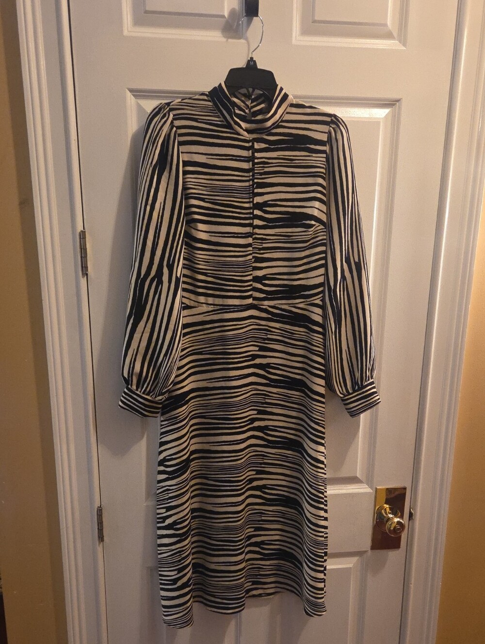 Banana Republic Black and Cream Zebra-Print Long Sleeve Midi Dress 8 Tall
